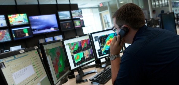 photo-meteorologist-norman-oklahoma-tracks-super-cell-tornado-outbreak-052013-noaa-1120x534-landscape